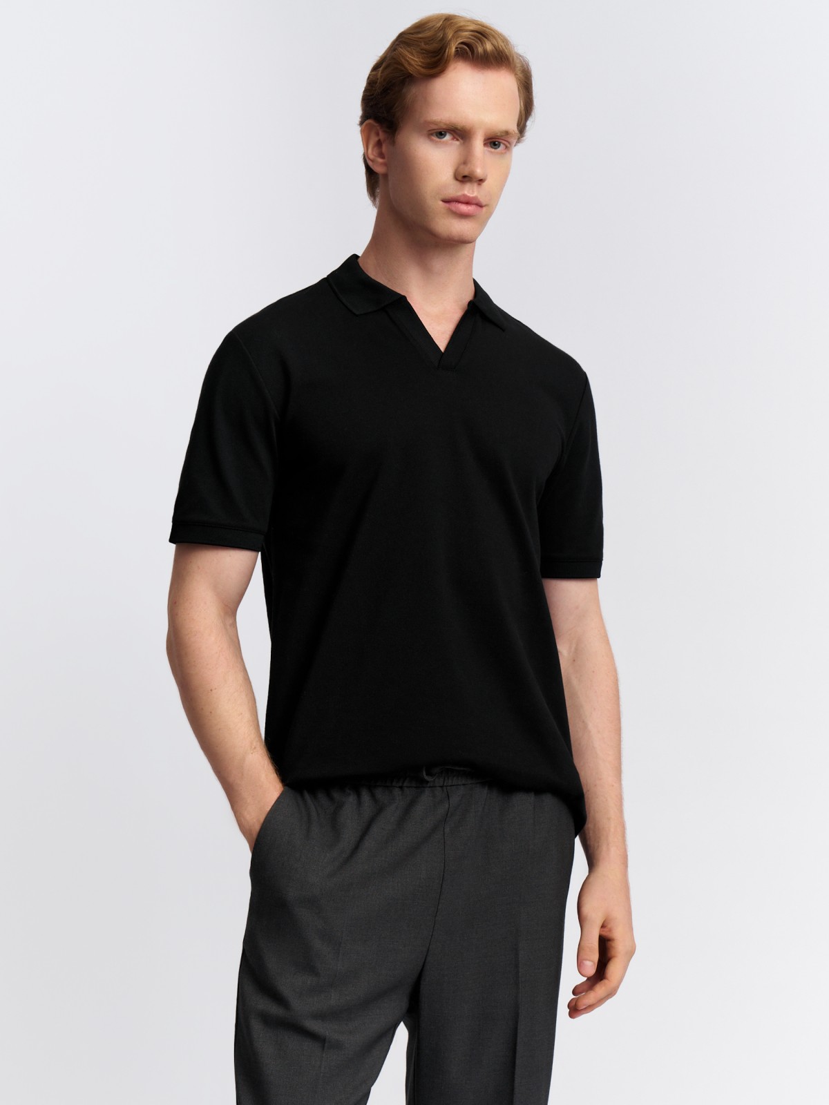 Футболка поло с вырезом