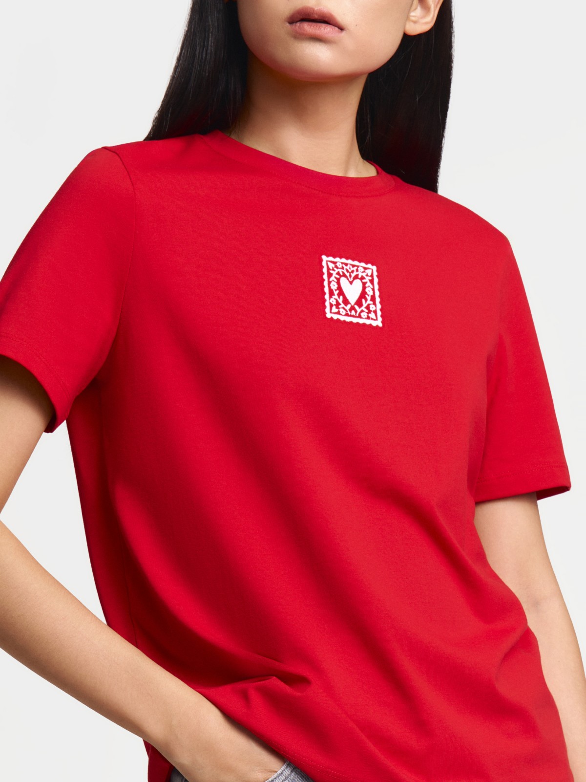 Трикотажная футболка из хлопка с вышивкой