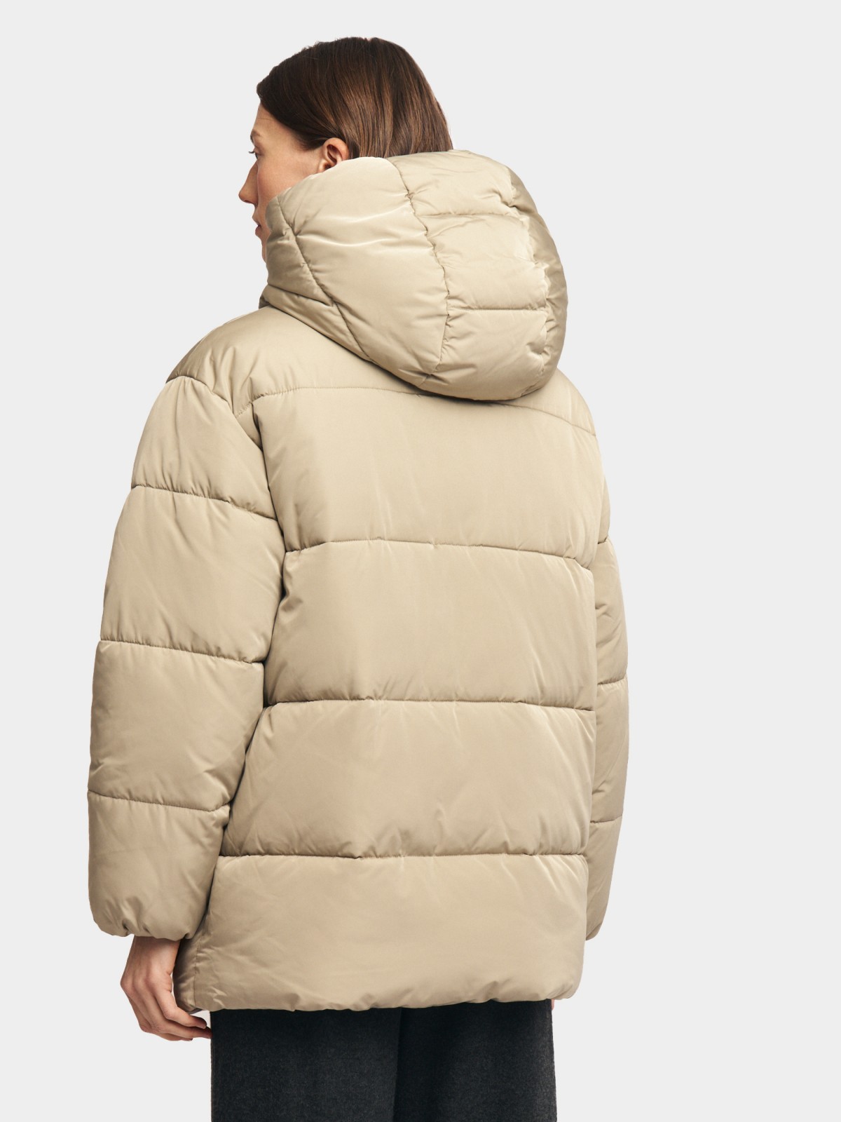 Тёплая куртка с капюшоном и подкладкой из экомеха