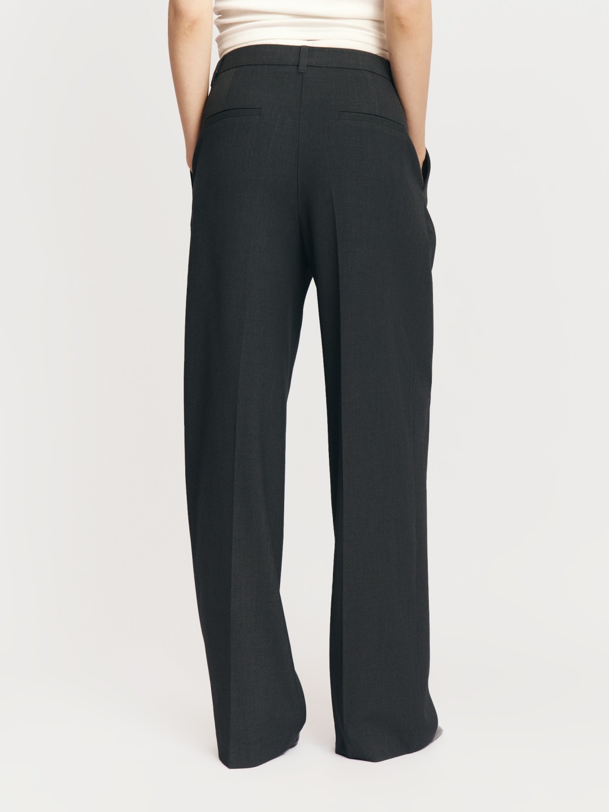 Брюки прямого силуэта с защипами