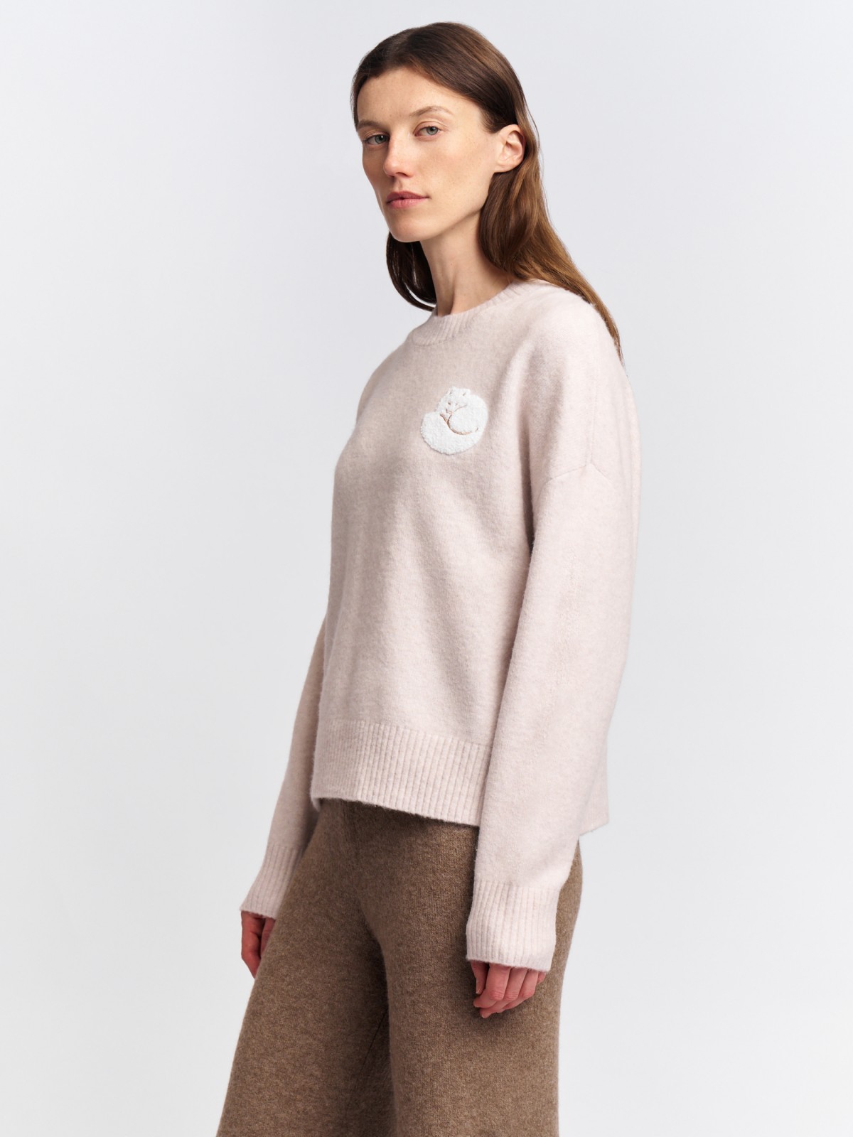 Вязаный джемпер с вышивкой