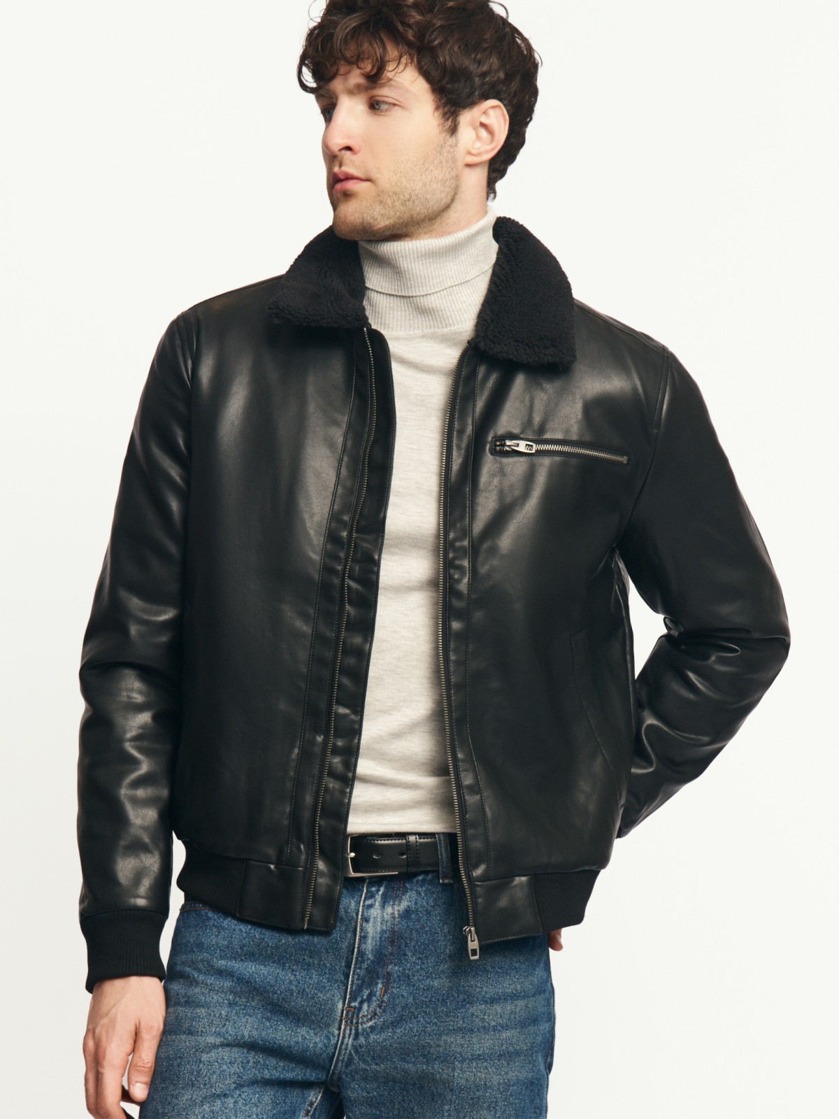 Тёплая куртка-бомбер из экокожи