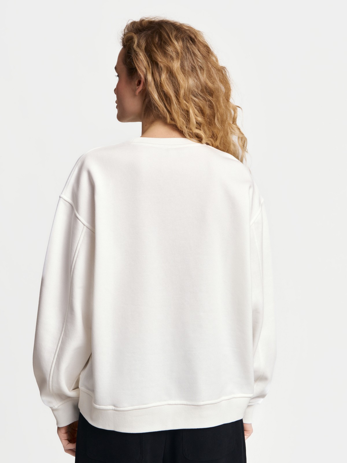 Свитшот оверсайз с принтом