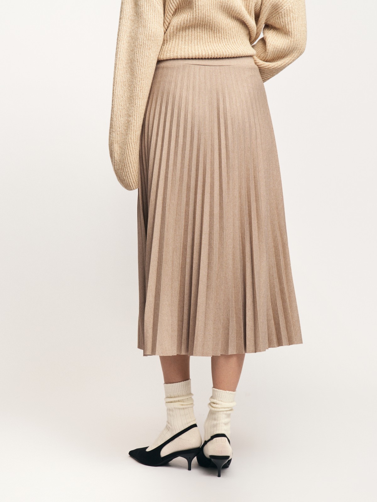 Юбка плиссе на резинке в длине миди