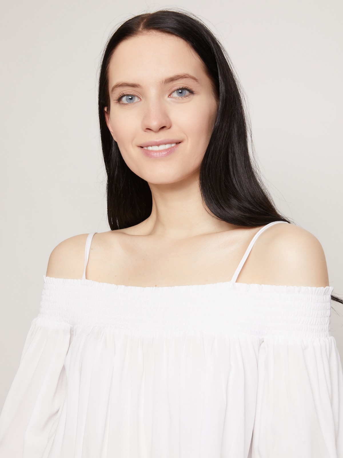 Блузка с открытыми плечами