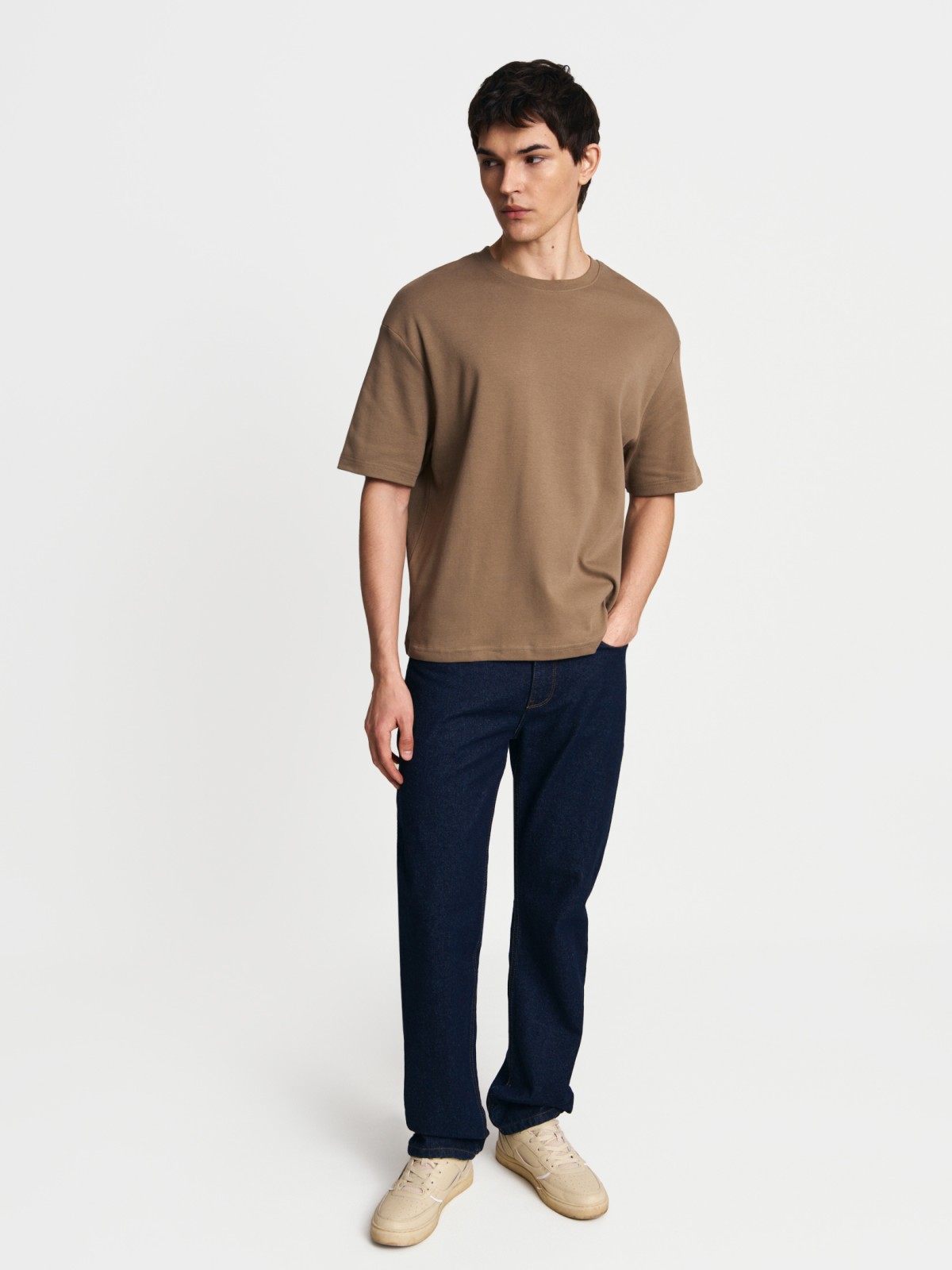 Однотонная базовая футболка из хлопка