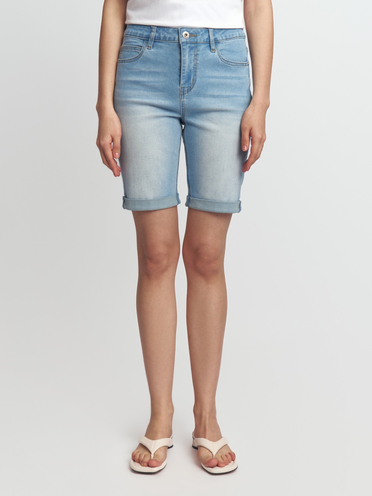 Джинсовые удлинённые шорты с отворотами