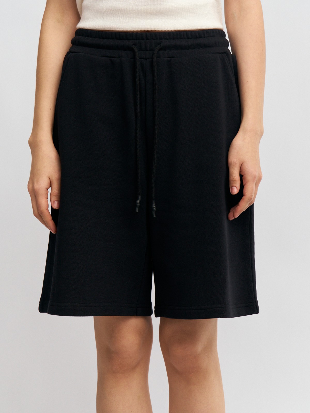 Трикотажные шорты с карманами на резинке