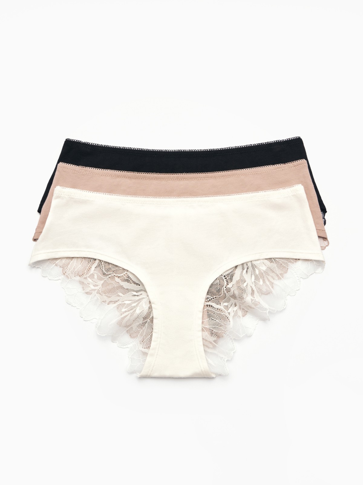 Набор трусов с кружевом 3 шт в комплекте 999₽
