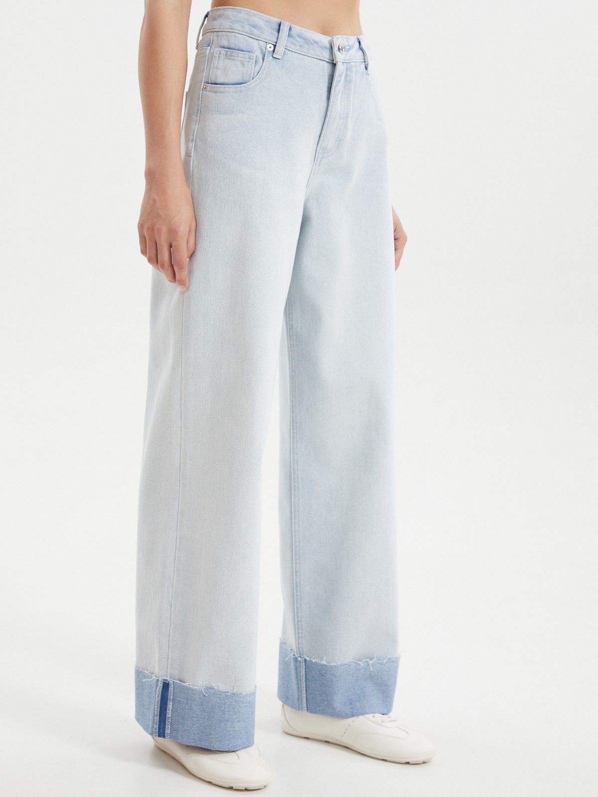 Джинсы силуэта Wide с отворотами