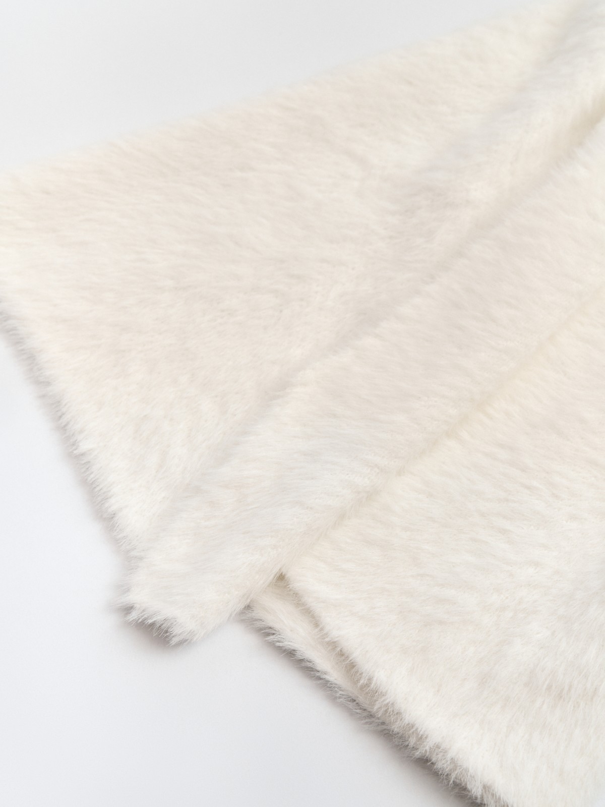 Пушистый вязаный шарф