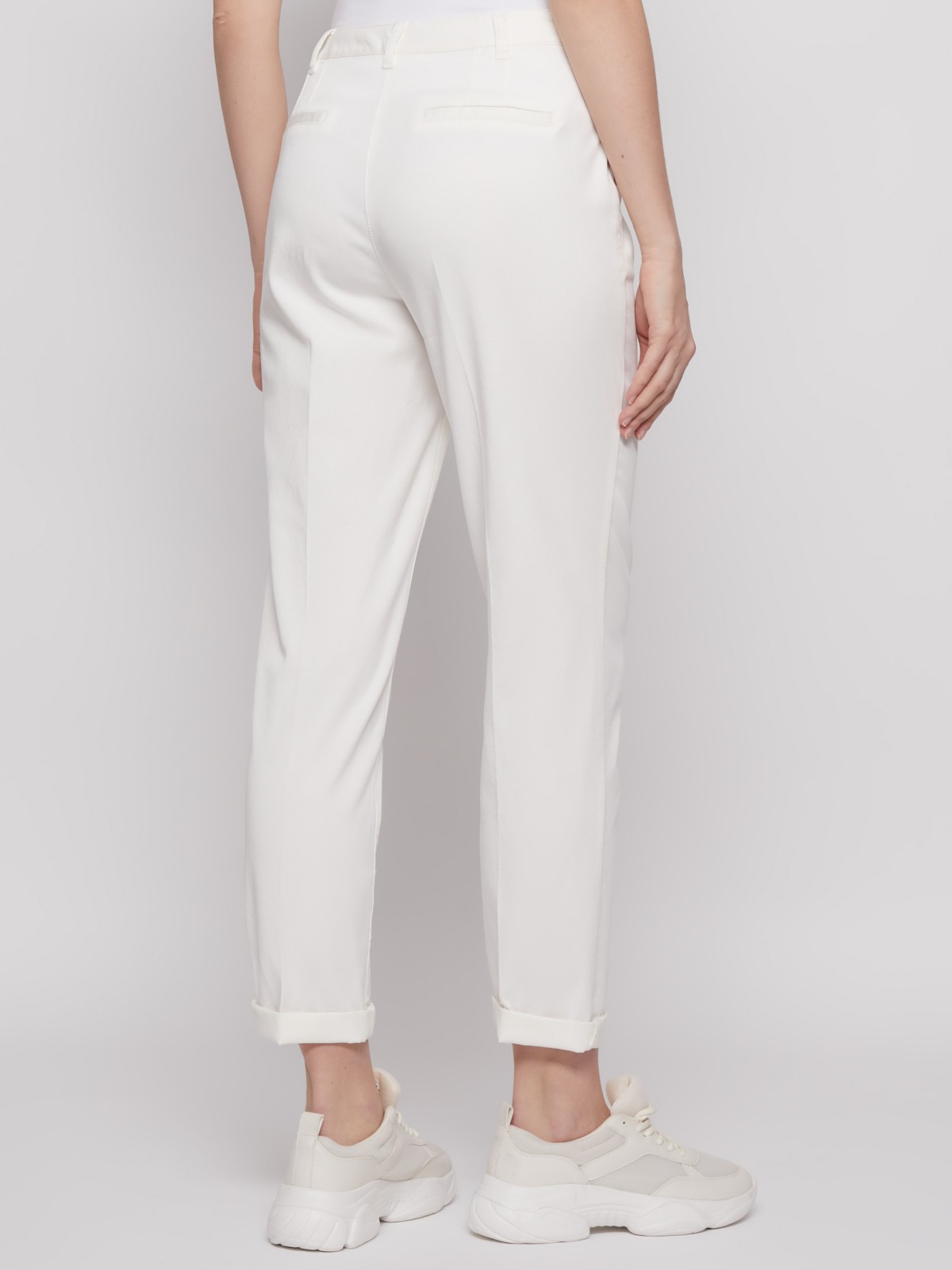 Брюки-чинос 