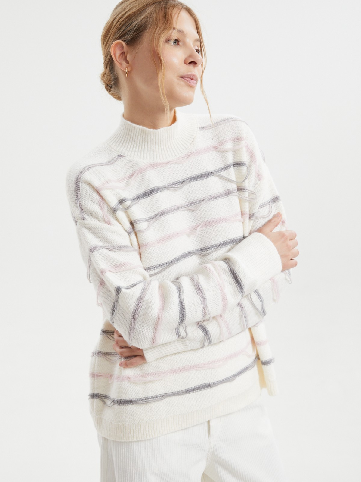 Трикотажный свитер в полоску