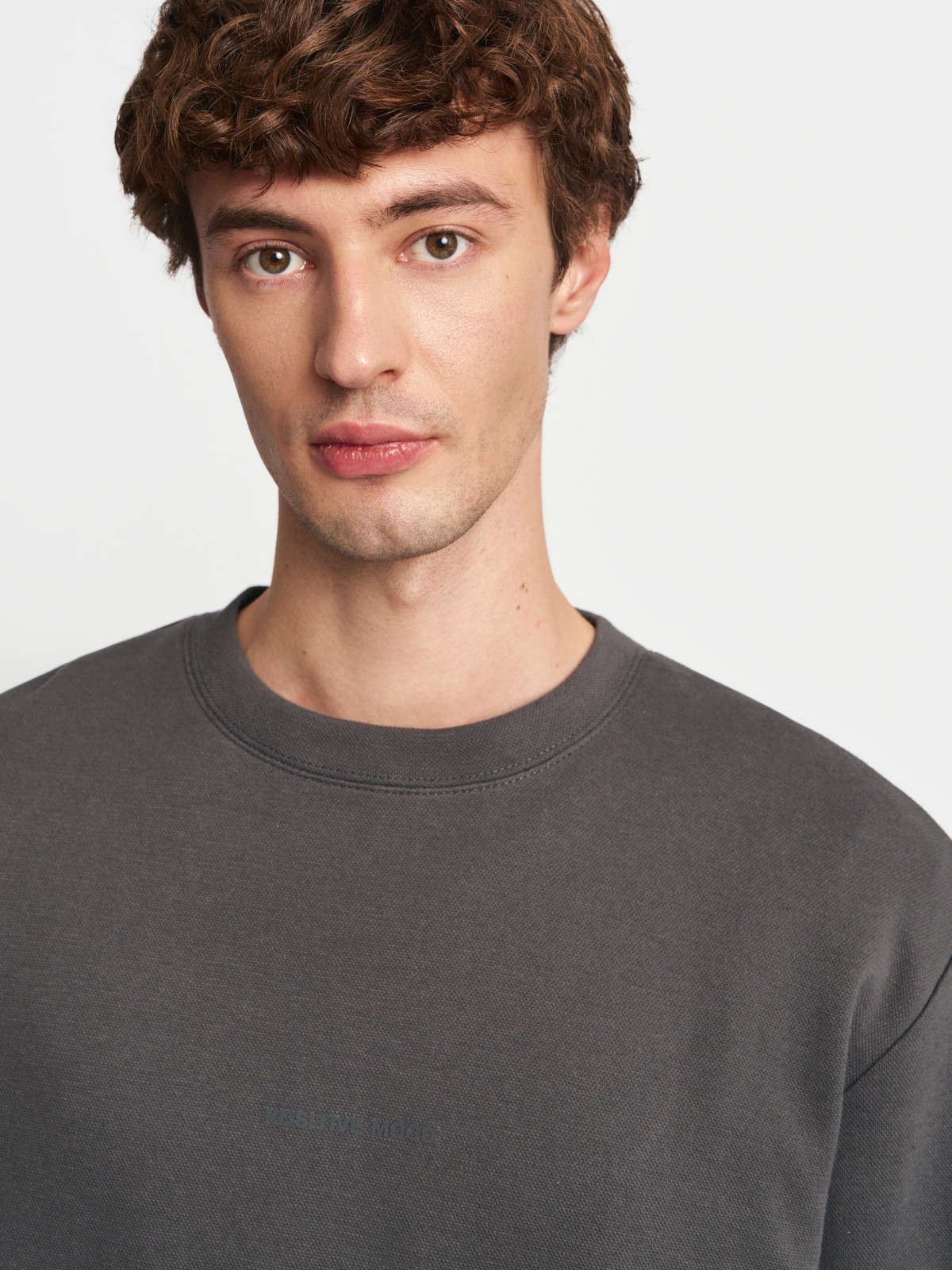 Свитшот прямого кроя с длинным рукавом