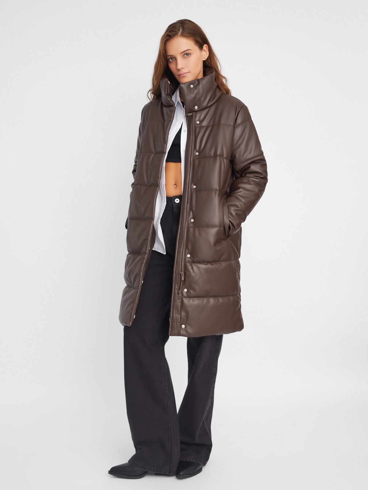 Тёплая стёганая куртка-пальто из экокожи с высоким воротником zolla 023345202054, цвет коричневый, размер XS - фото 2