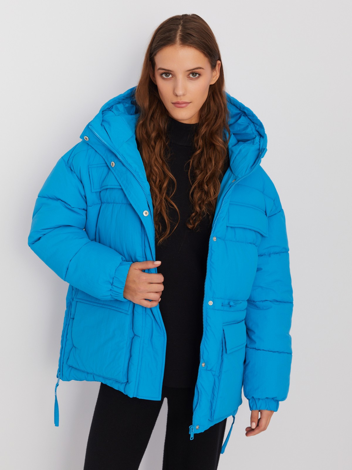 Тёплая куртка с капюшоном и регулируемой внутренней талией zolla 023425102014, цвет голубой, размер XS