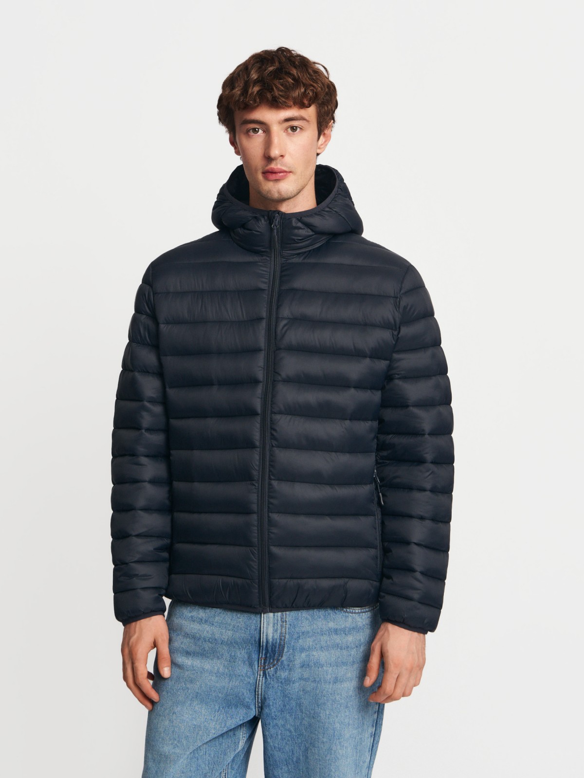 Утеплённая стёганая куртка на молнии с капюшоном