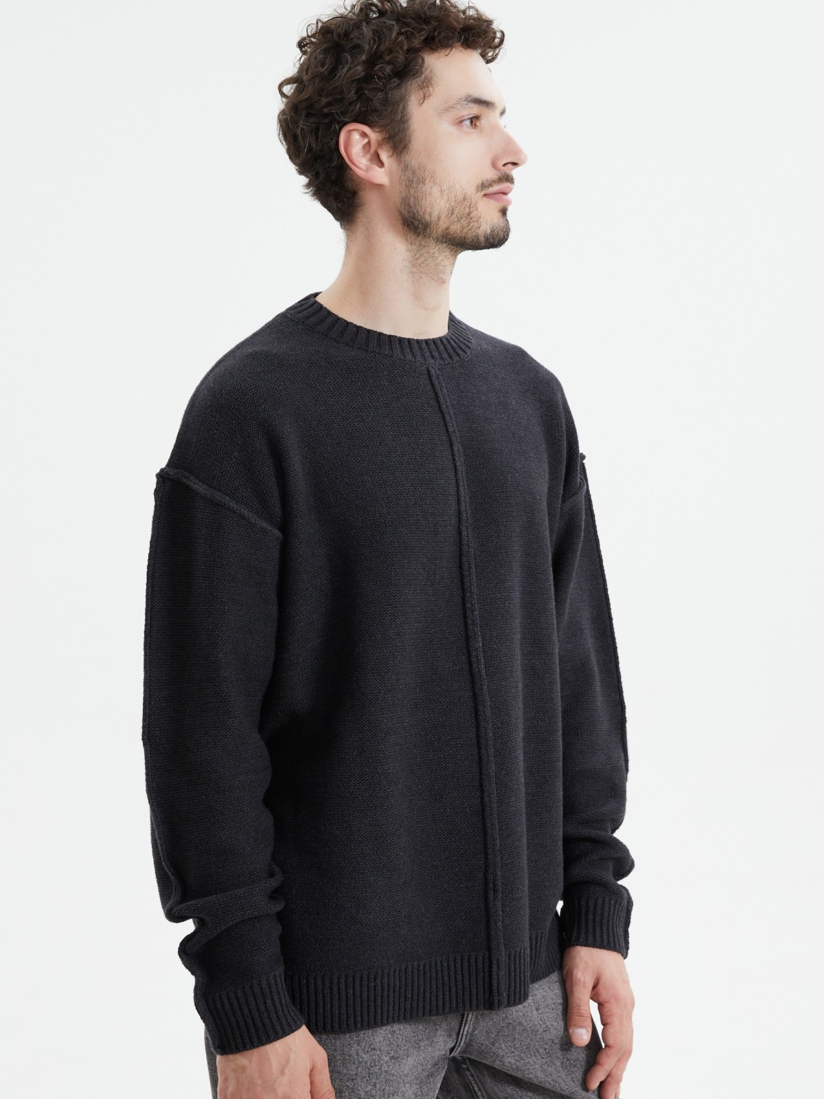 Вязаный джемпер с вывернутыми швами