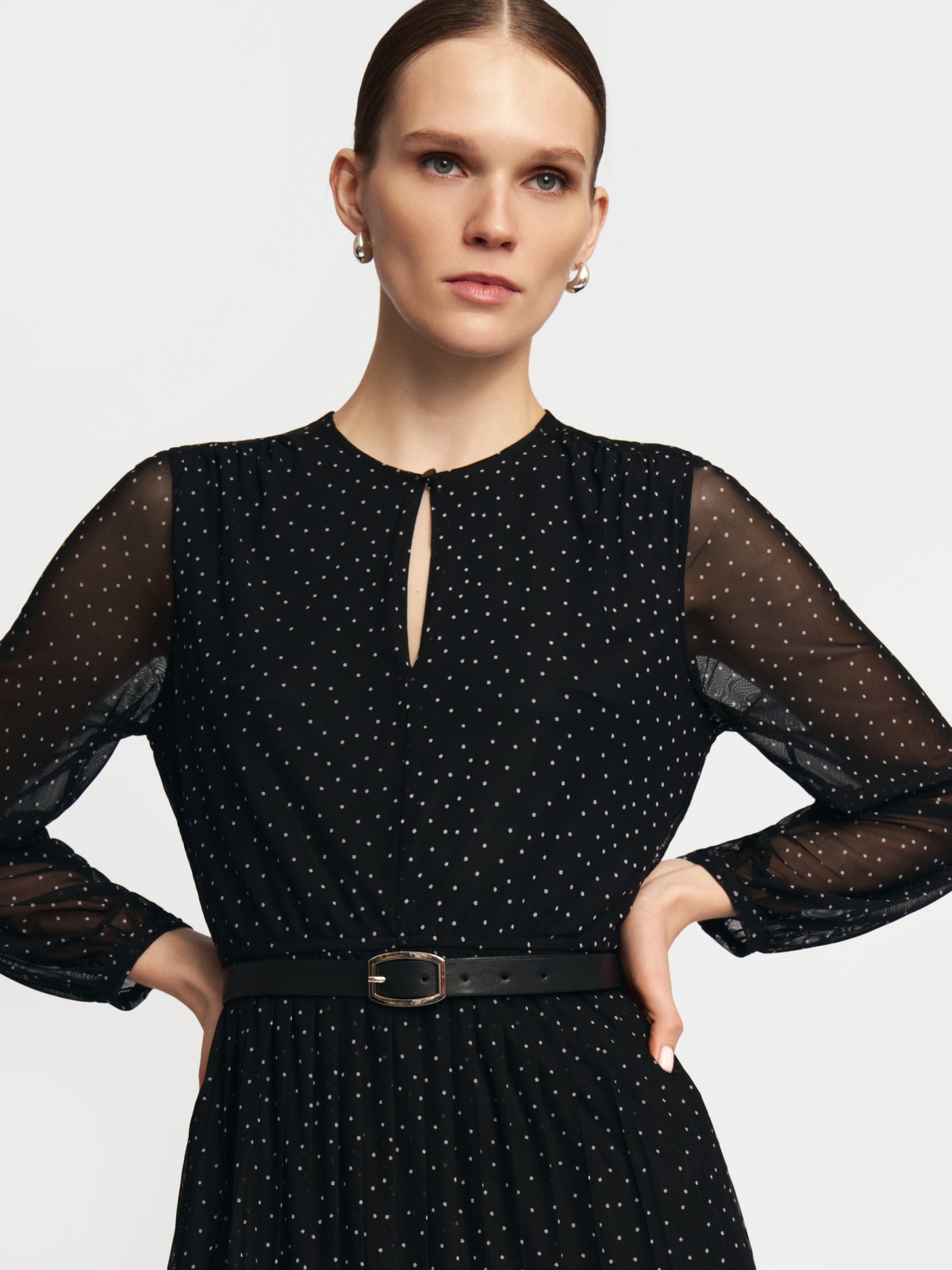 Платье миди с плиссировкой и ремнём