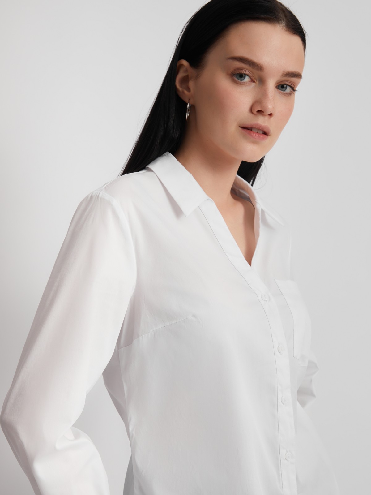 Офисная рубашка с вырезом и карманом zolla 023311159112, цвет белый, размер S - фото 3