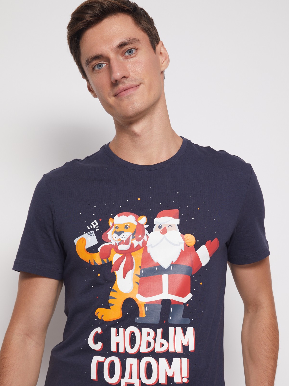 Футболка с новогодним принтом