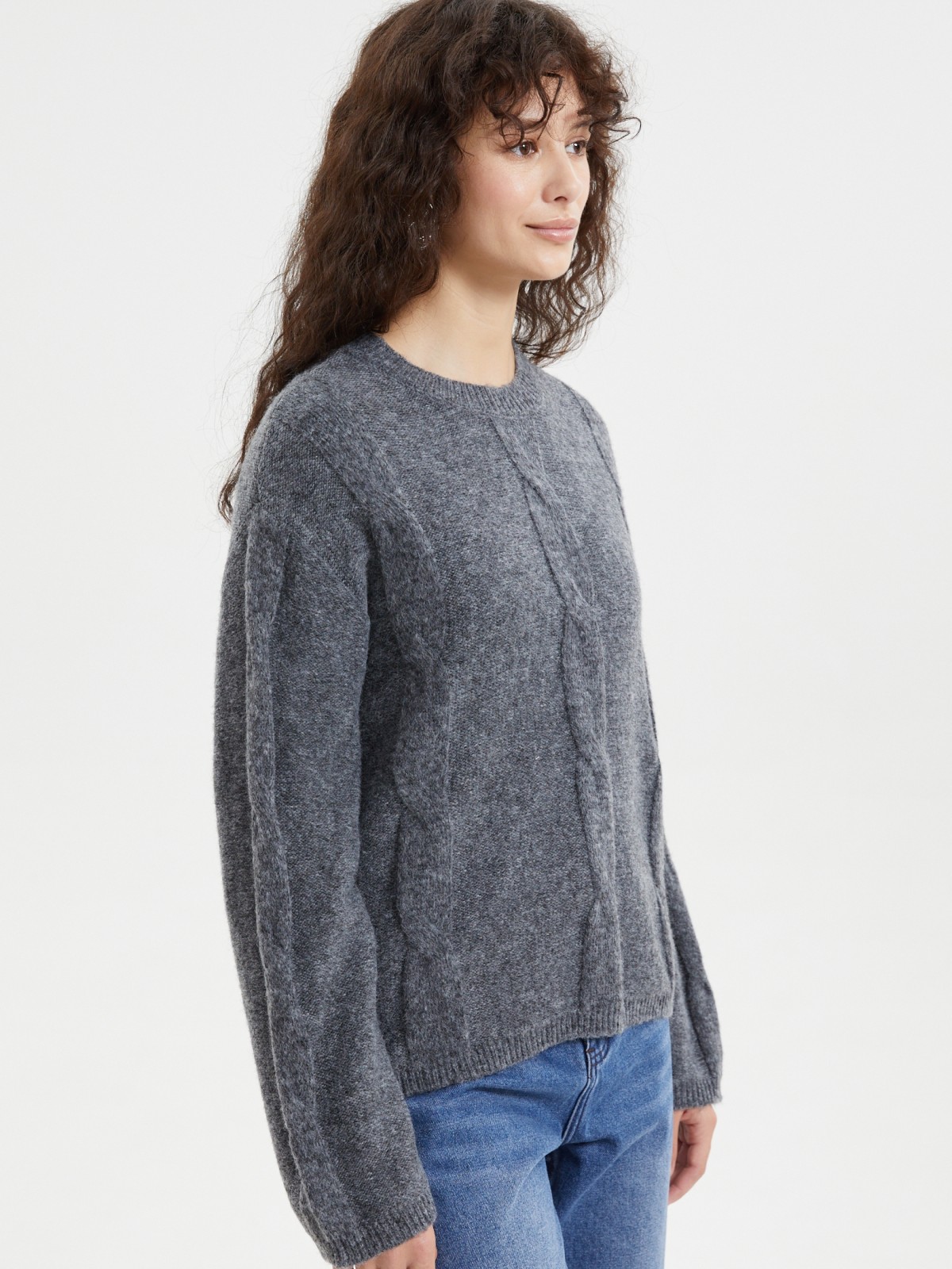 Вязаный джемпер с косами