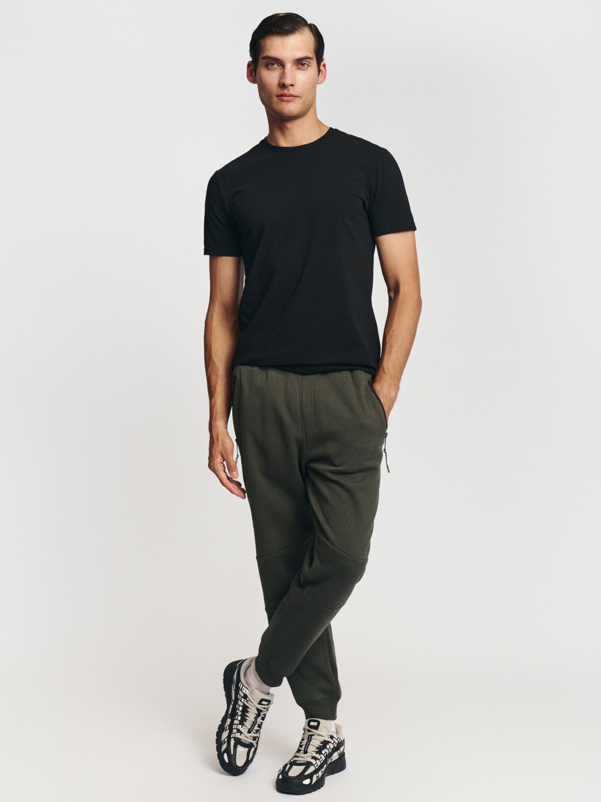 Тёплые трикотажные брюки-джоггеры с начёсом 1199₽