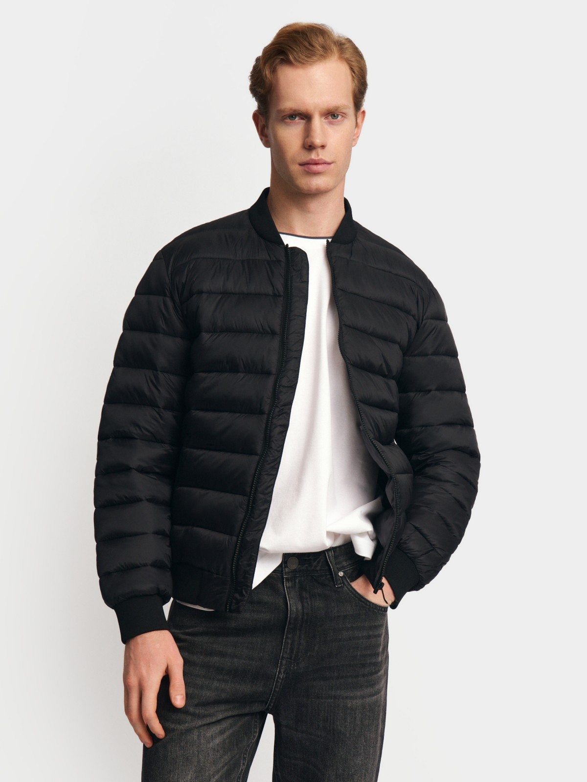 Лёгкая утеплённая куртка-бомбер с воротником-стойкой