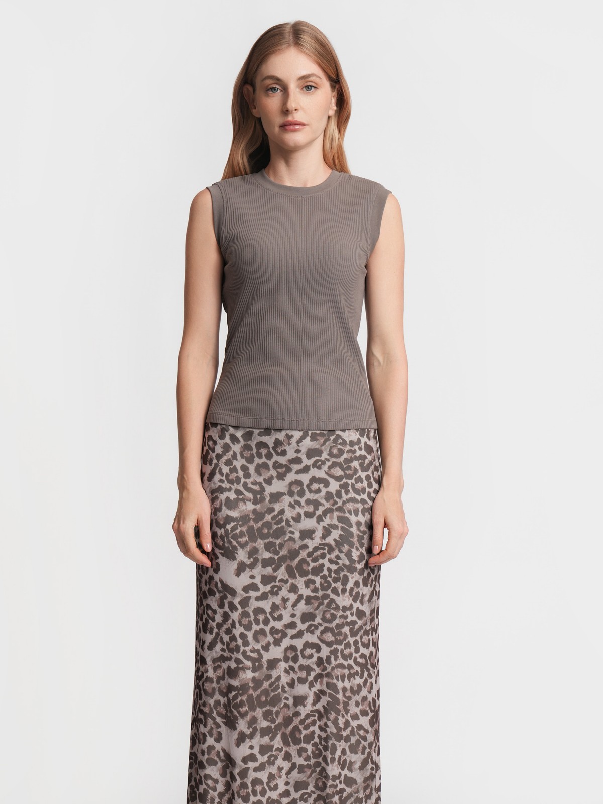 Футболка без рукавов