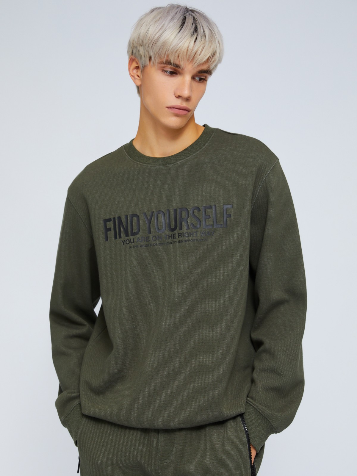 Свитшот из фактурного трикотажа с принтом-надписью