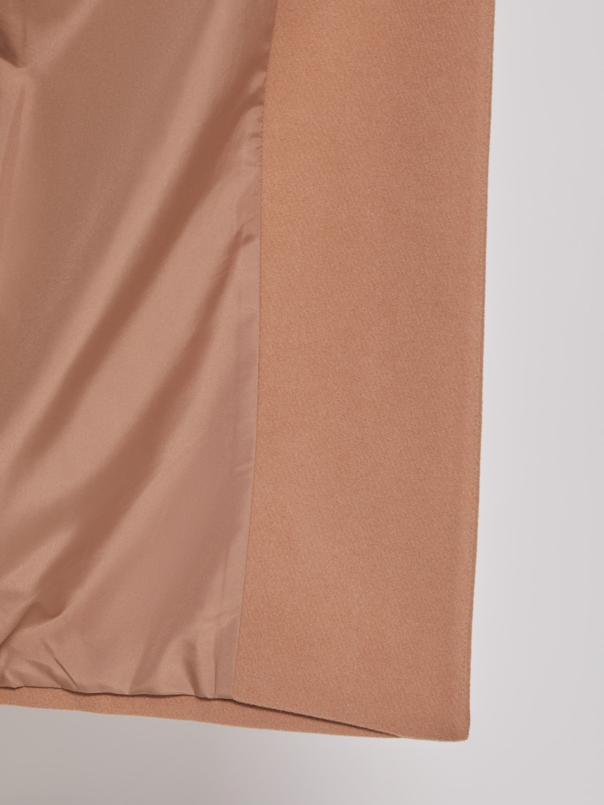 Пальто прямого силуэта с поясом