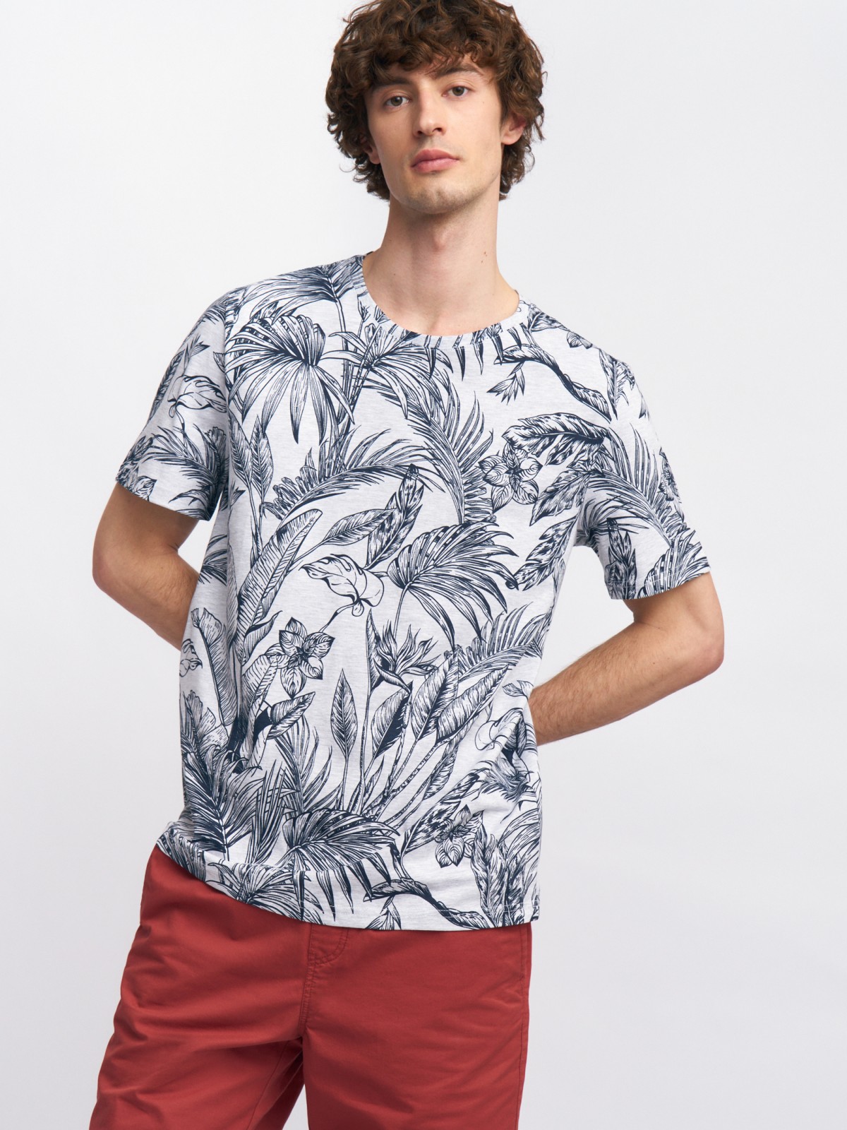 Футболка с тропическим принтом