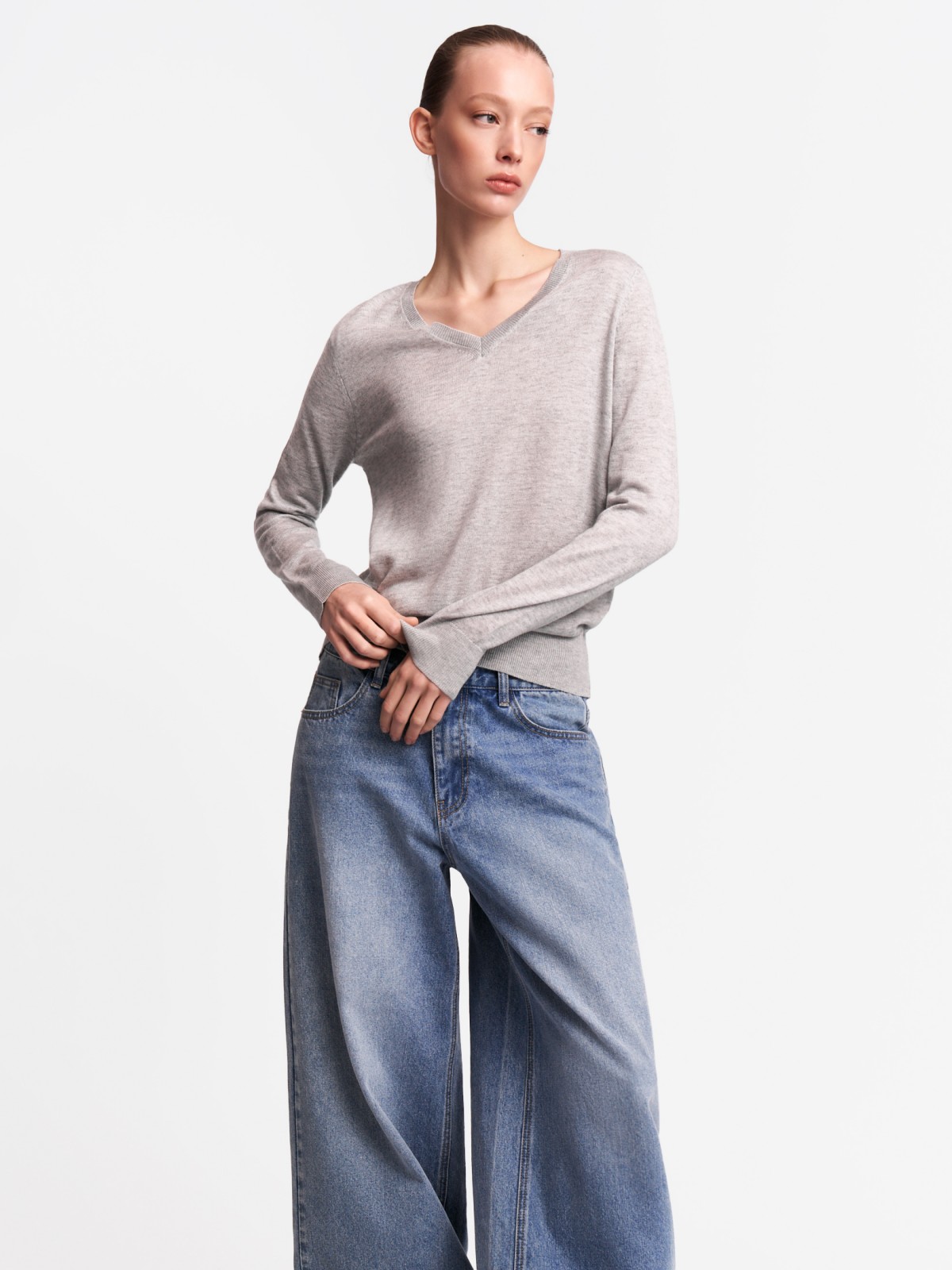 Трикотажный пуловер с вырезом и длинным рукавом