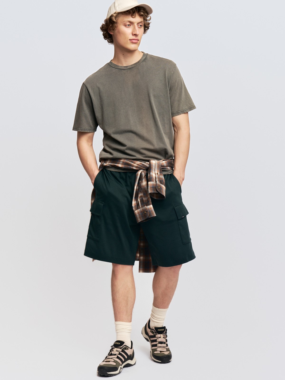 Шорты на резинке с карманами карго