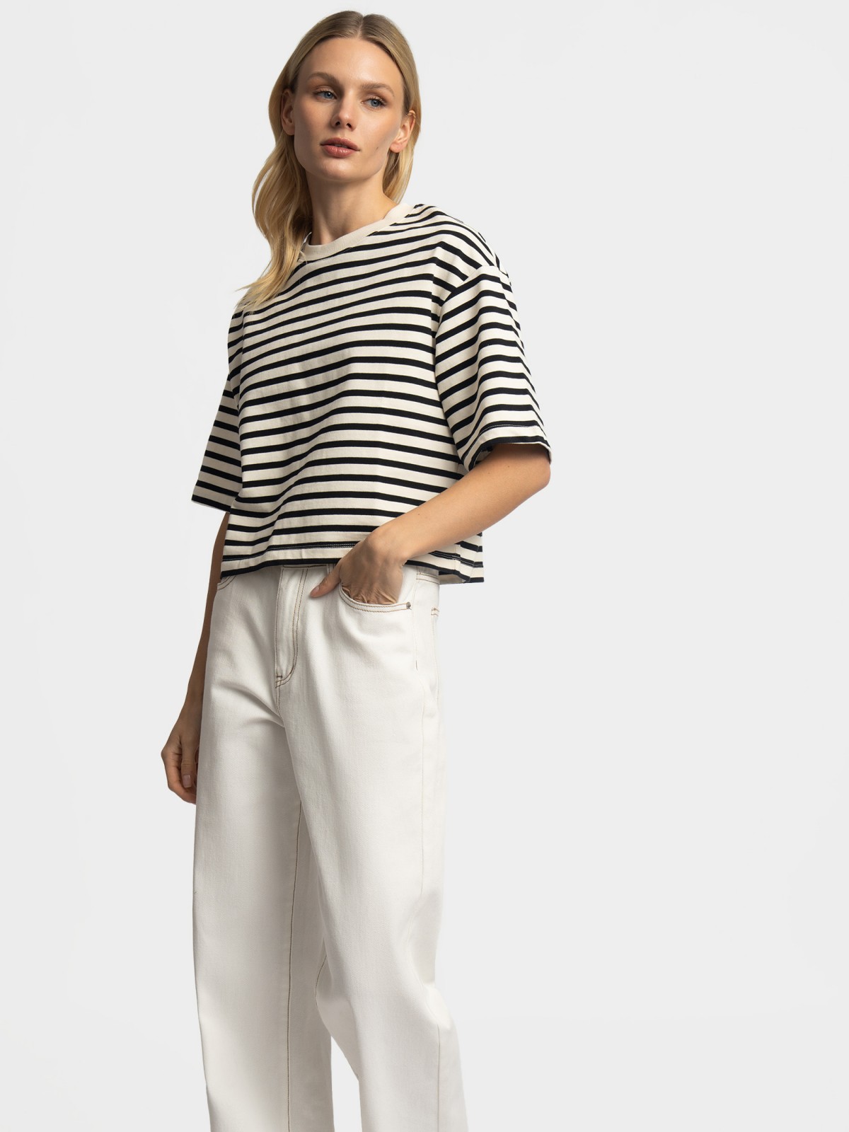 Короткая оверсайз футболка из хлопка