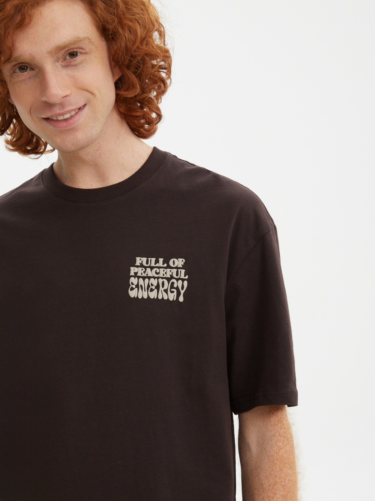 Футболка из хлопка с надписью на спине