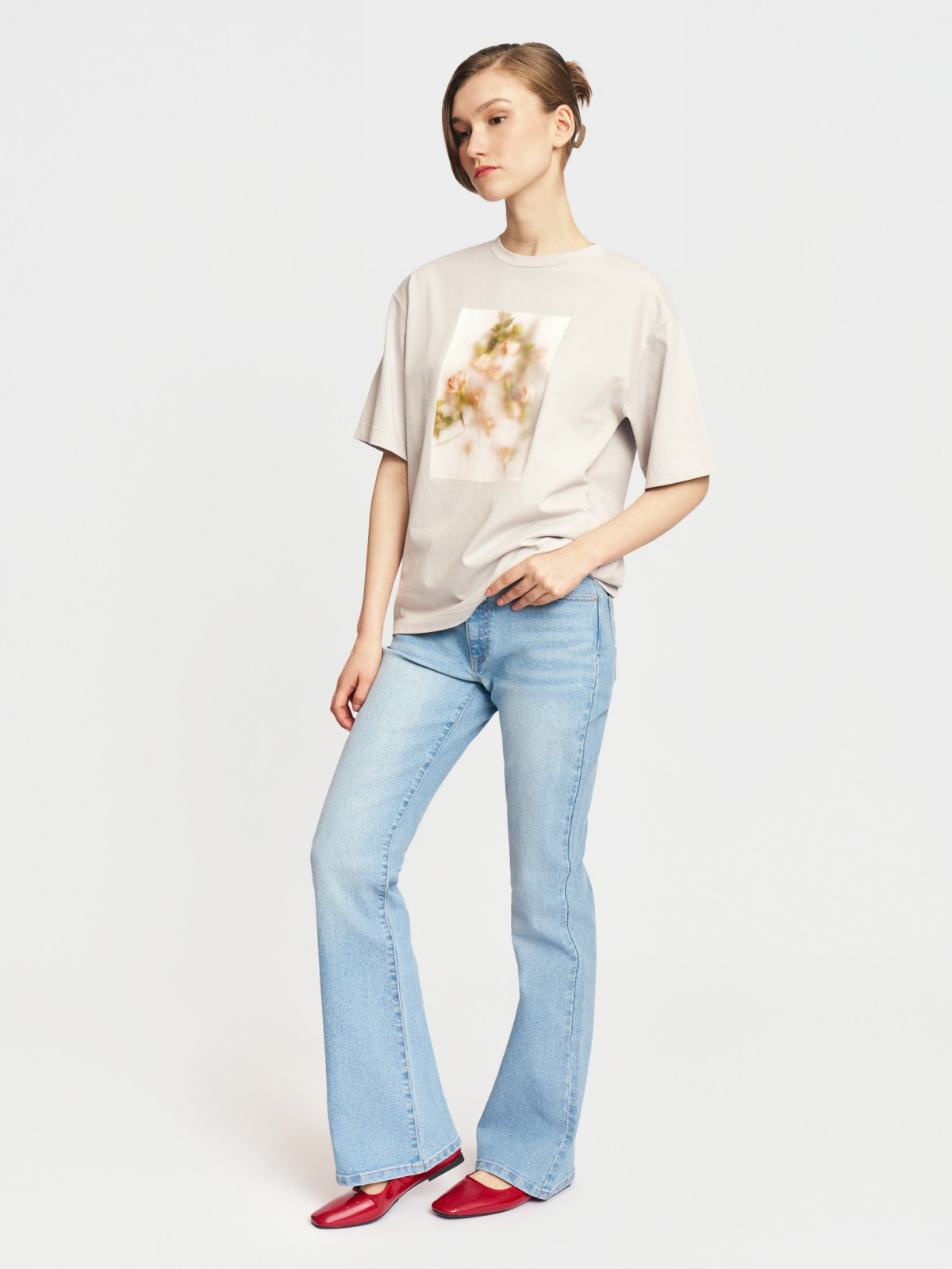 Джинсы силуэта Bootcut со средней посадкой