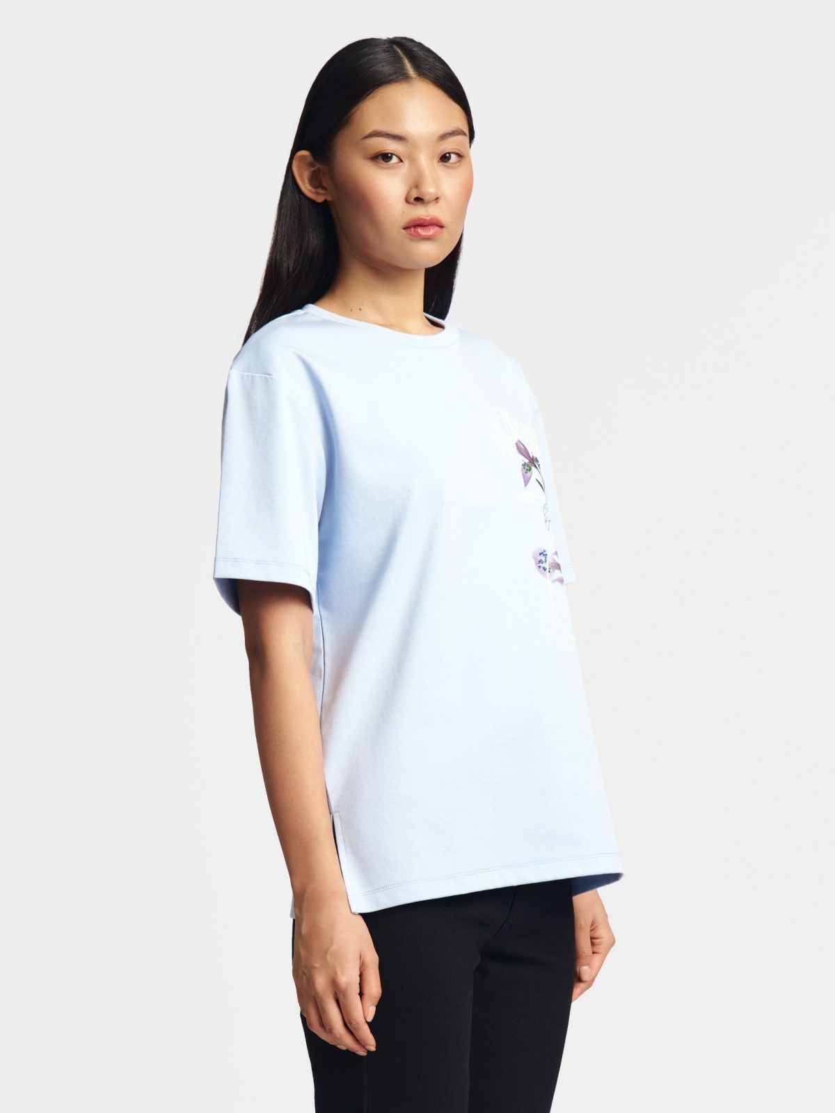 Футболка с принтом и аппликацией