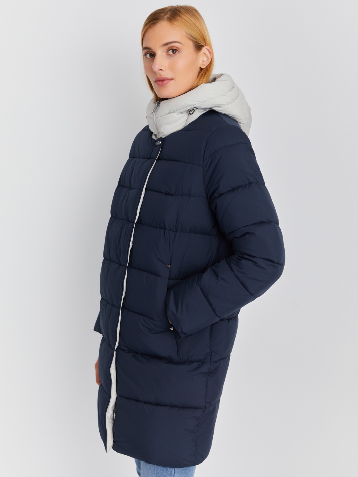 Тёплая стёганая куртка-пальто на молнии с акцентным капюшоном
