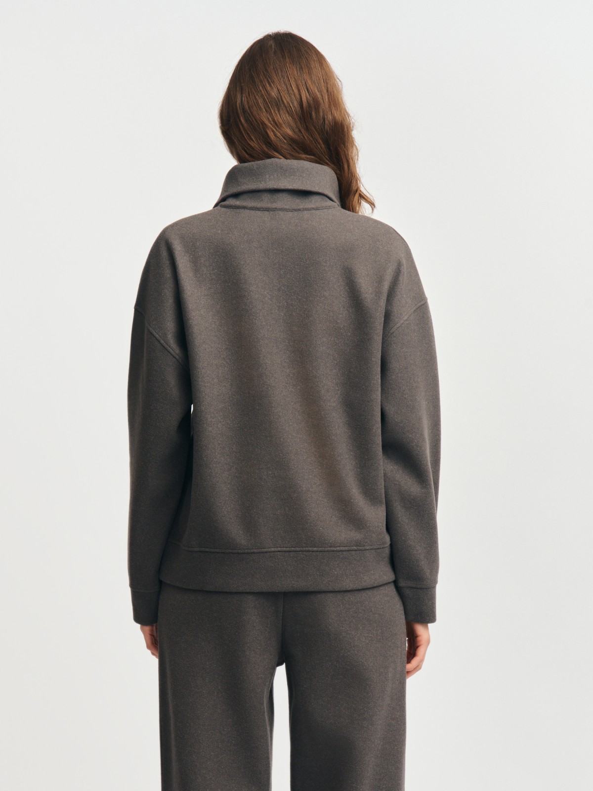 Свитшот с воротником-стойкой на молнии