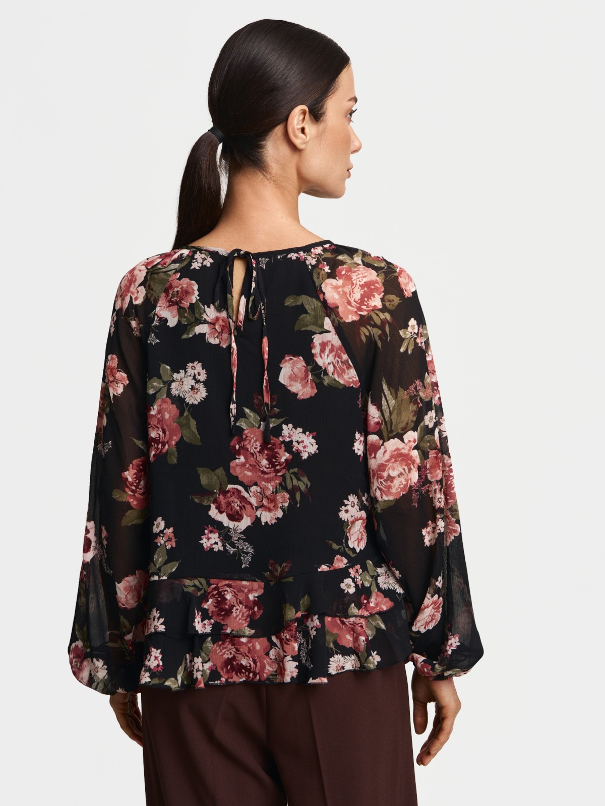 Шифоновая блузка с воланами