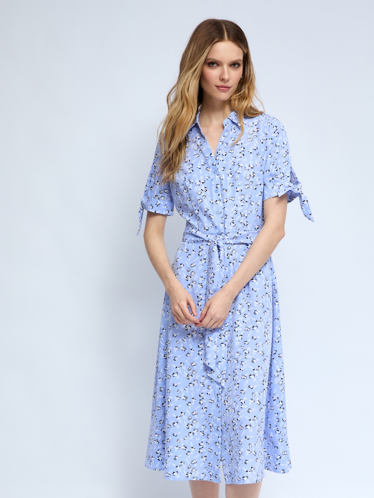 Платье-рубашка длины миди с поясом и принтом