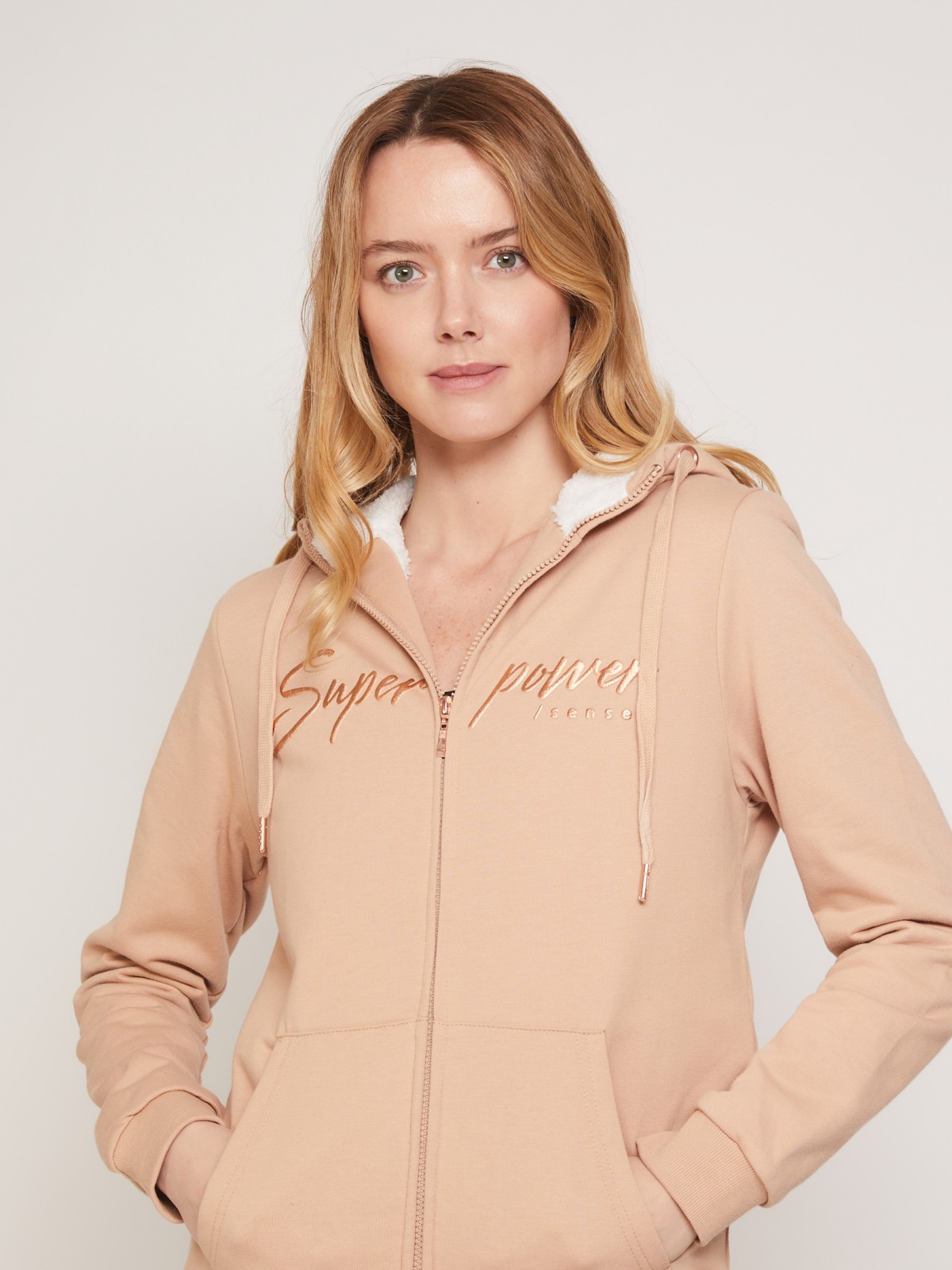 Толстовка с капюшоном