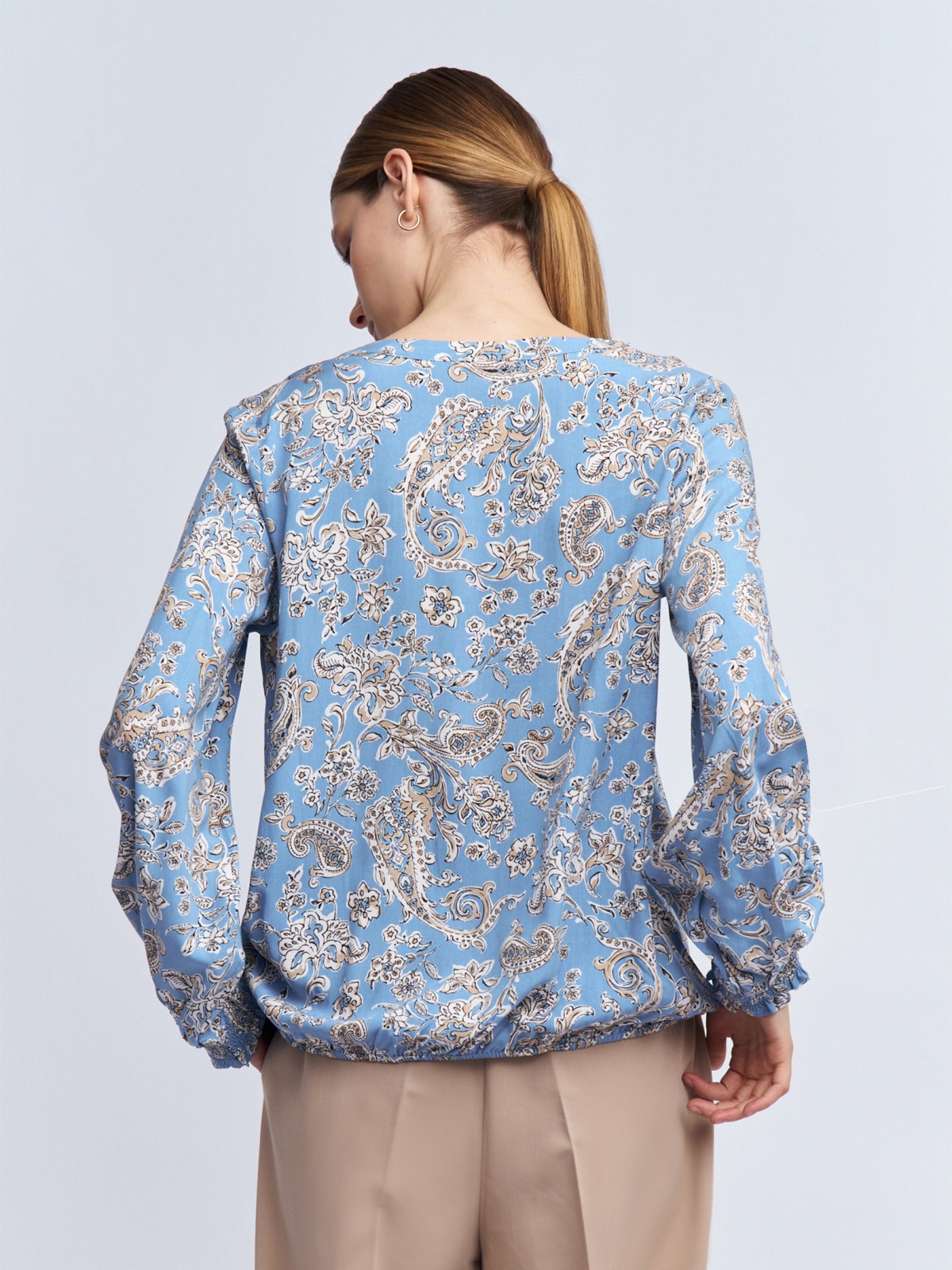 Блузка из вискозы на резинке с принтом