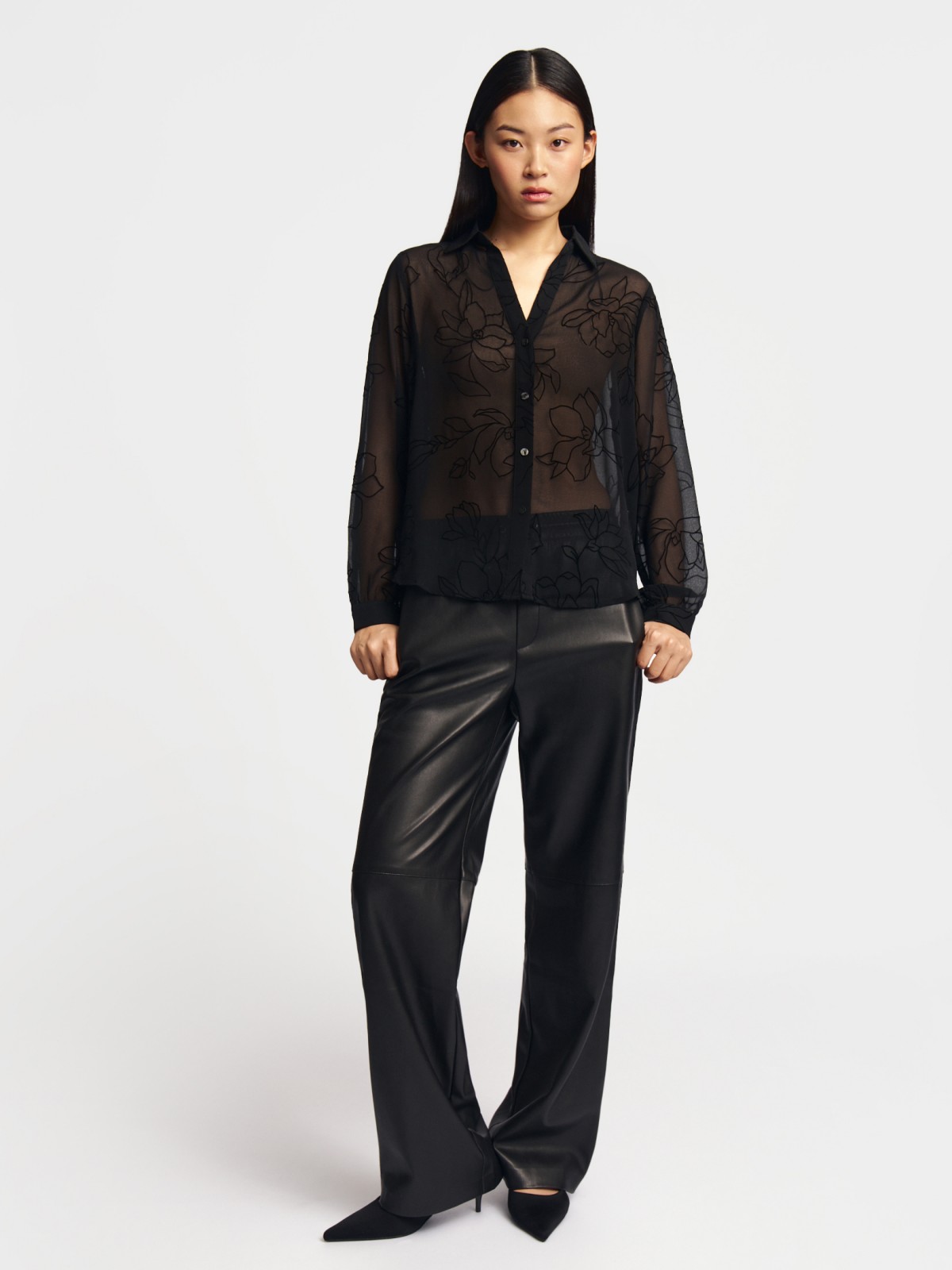 Шифоновая рубашка с вырезом на груди