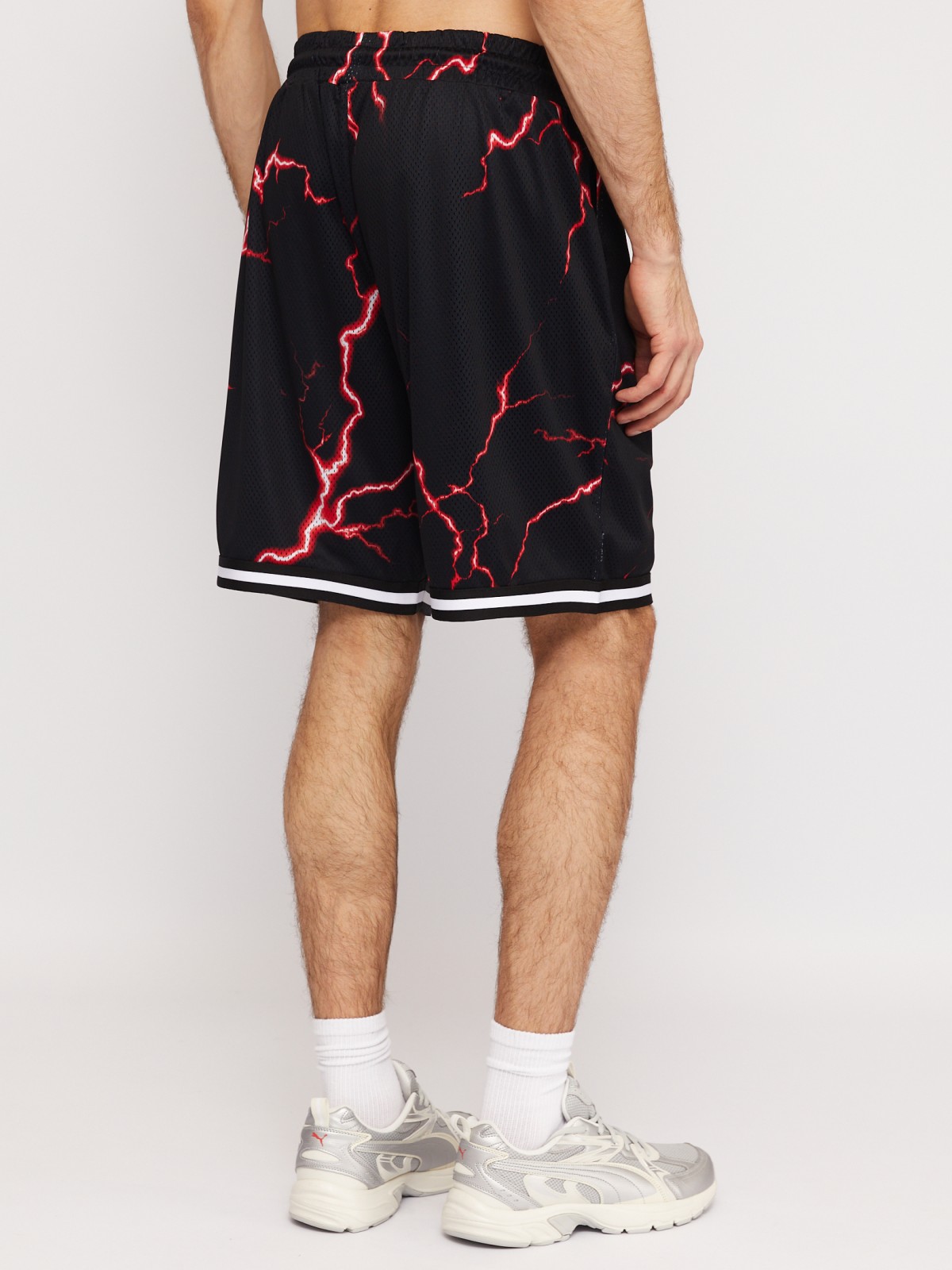 Перфорированные шорты на резинке