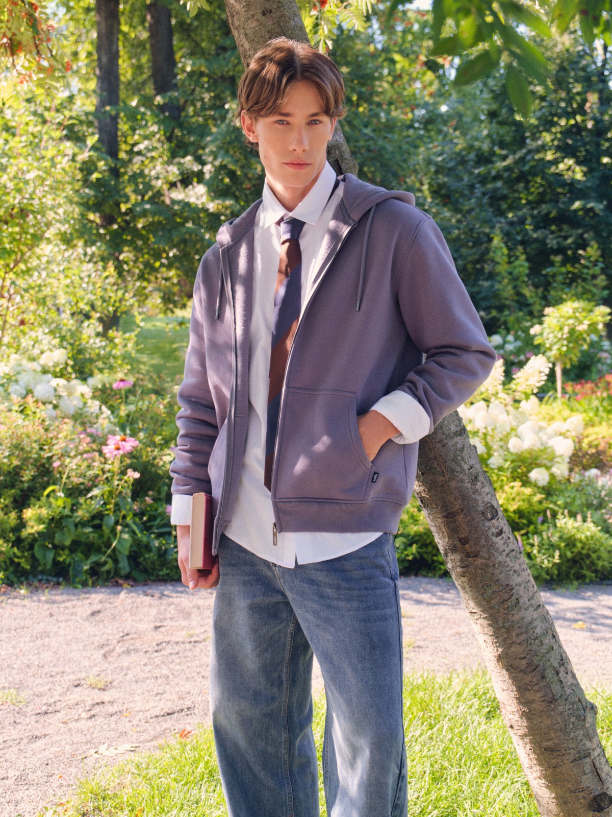 Толстовка на молнии с капюшоном однотонная