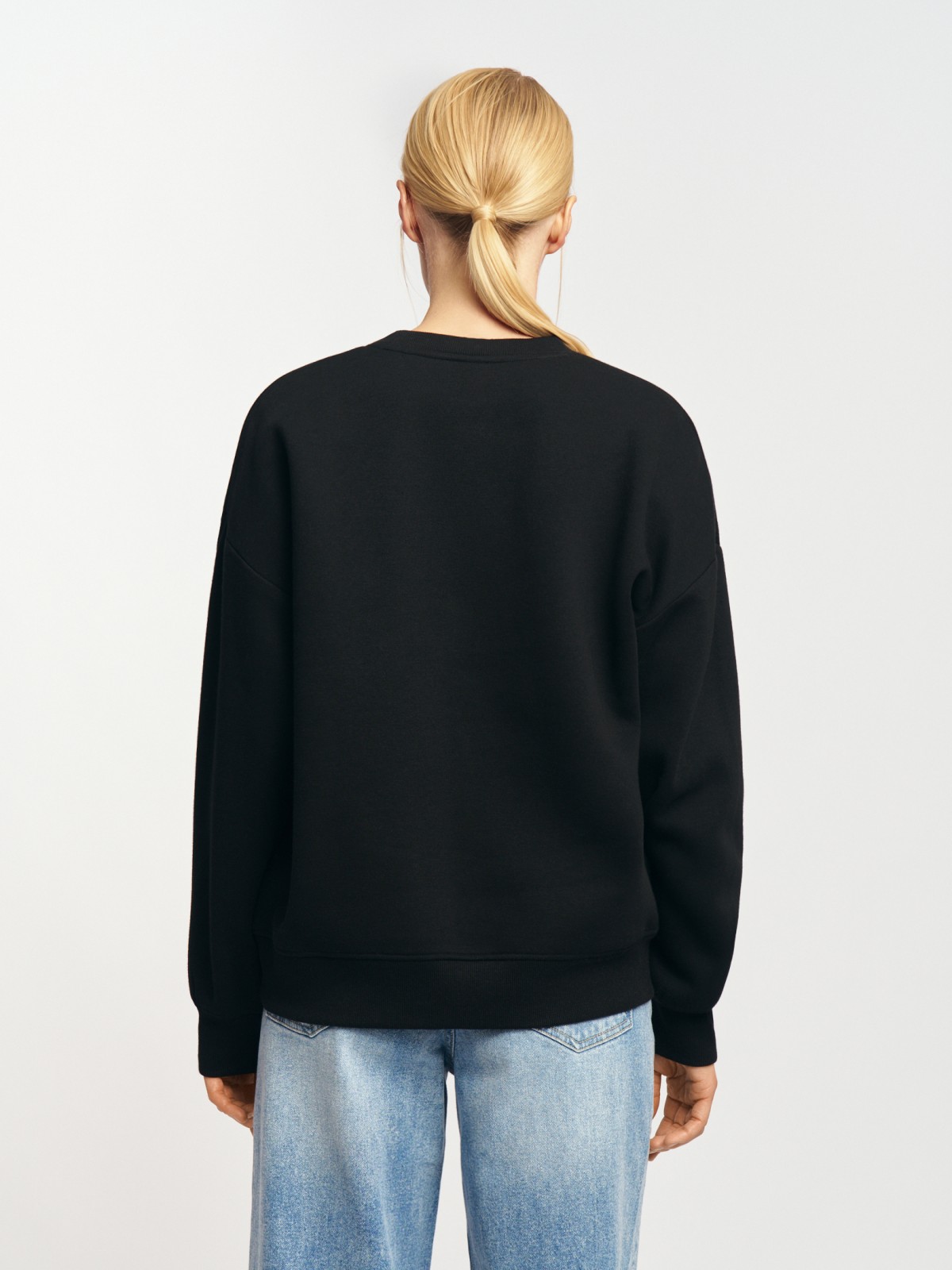 Утеплённый свитшот с вышивкой