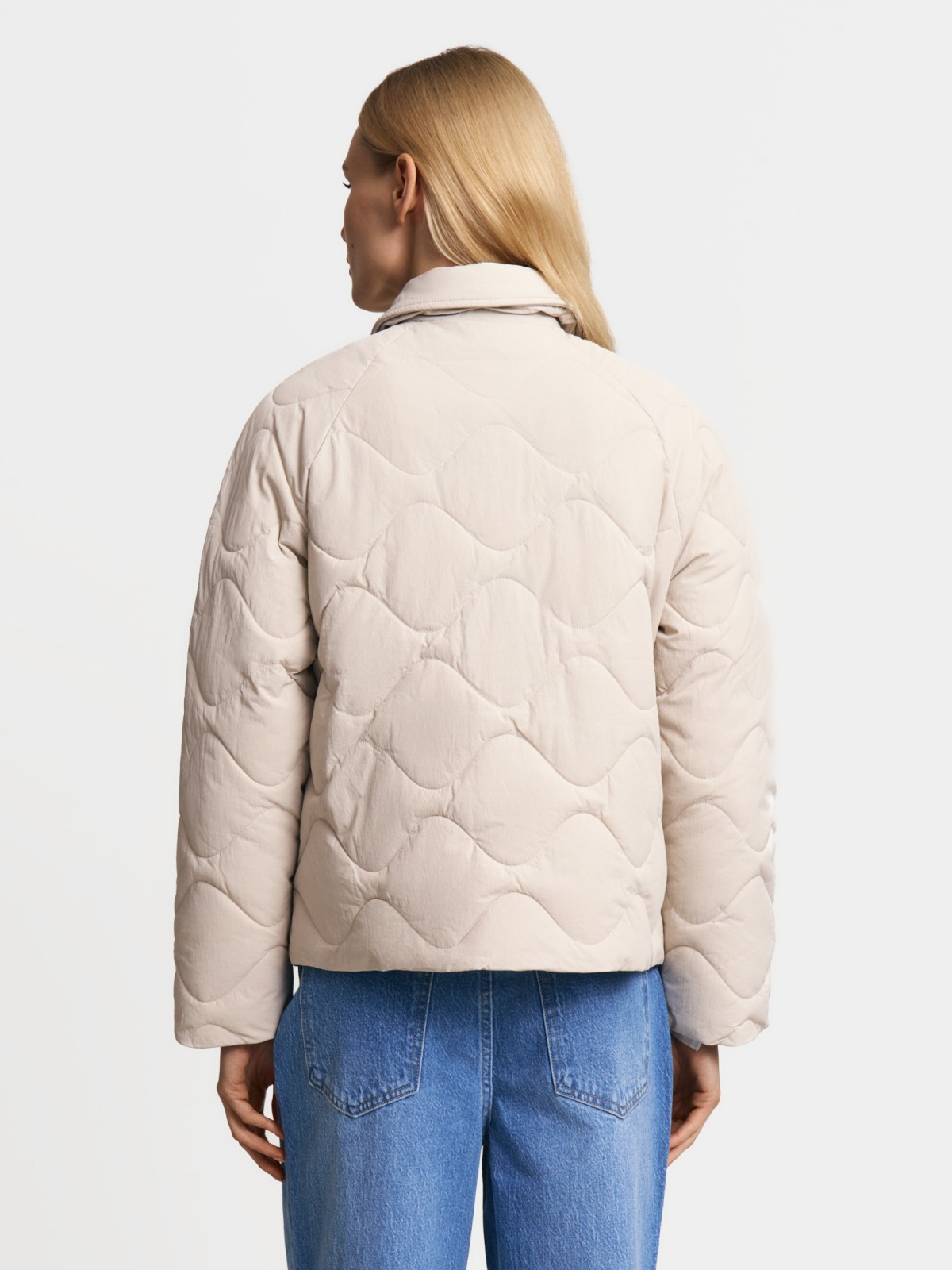 Утеплённая короткая куртка