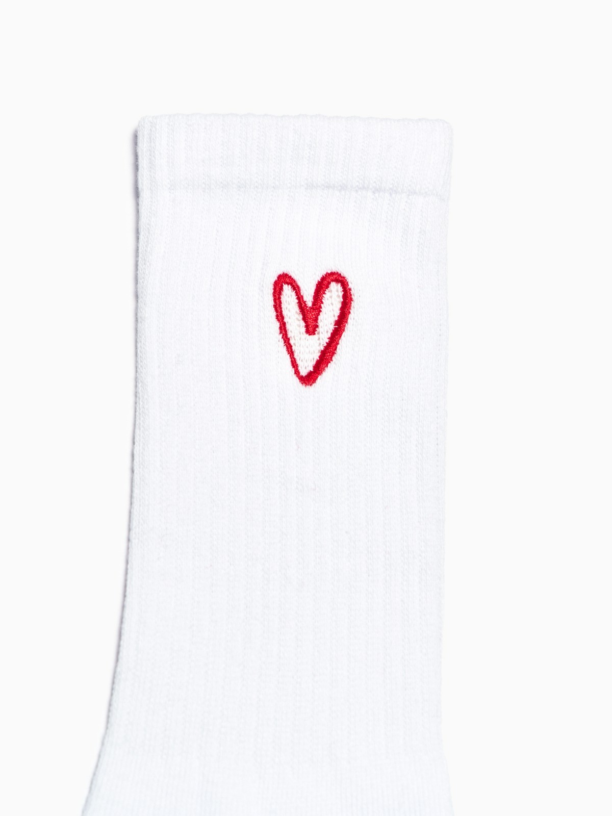 Высокие носки с вышивкой